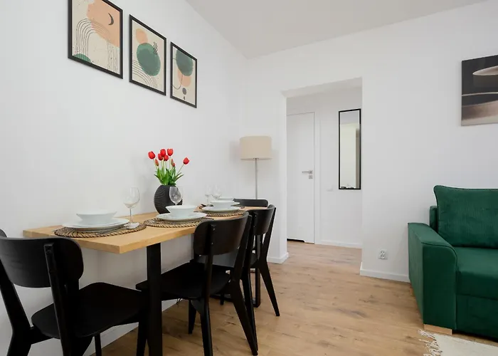 Cozy Apartment Near Royal Baths Park By Noclegi Renters
