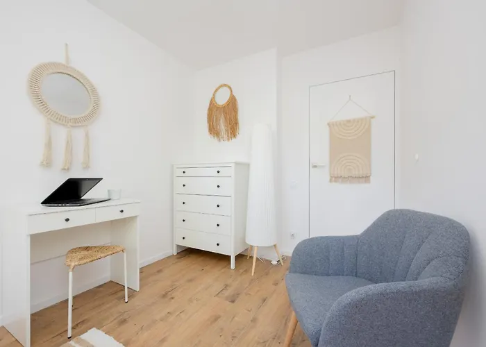 Cozy Apartment Near Royal Baths Park By Noclegi Renters