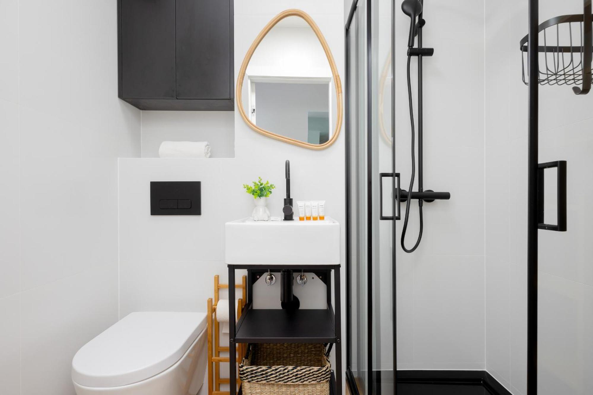 Apartment Cozy Near Royal Baths Park By Renters